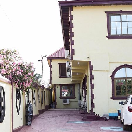 Gya-Son Royal Guest House Kumasi Bagian luar foto