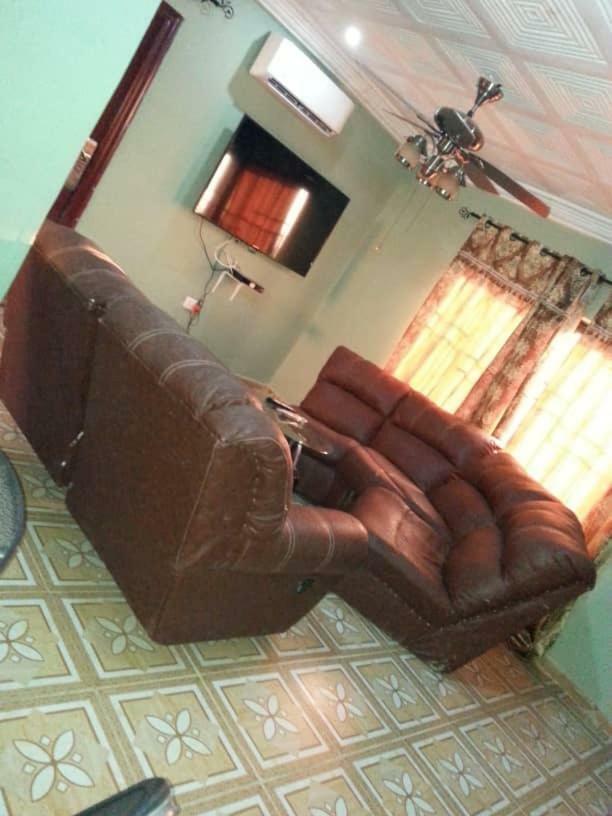 Gya-Son Royal Guest House Kumasi Bagian luar foto